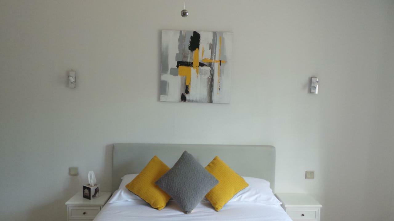 Number9 - Now With Air Conditioned Rooms Carlipa Exterior photo